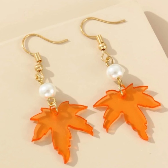 🍁 Faux Pearl Maple Leaf Drop Earrings 🍁 - Picture 1 of 3